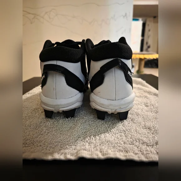 Adidas Kids Icon 7 Cleats Size 3 LIKE NEW - Picture 4 of 6